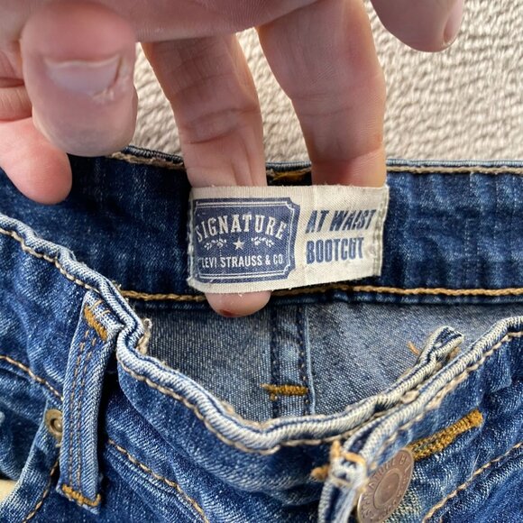 Signature By Levi Strauss & Co. Womens Medium Blue Bootcut Jeans Misses 8 Short - Picture 11 of 16
